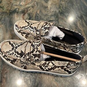 Vionic Uptown leather shoes